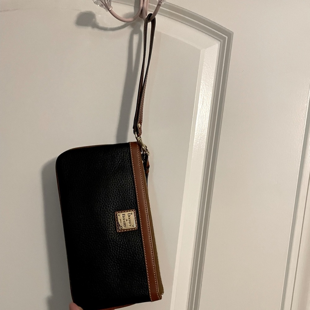 Dooney & Bourke wristlet